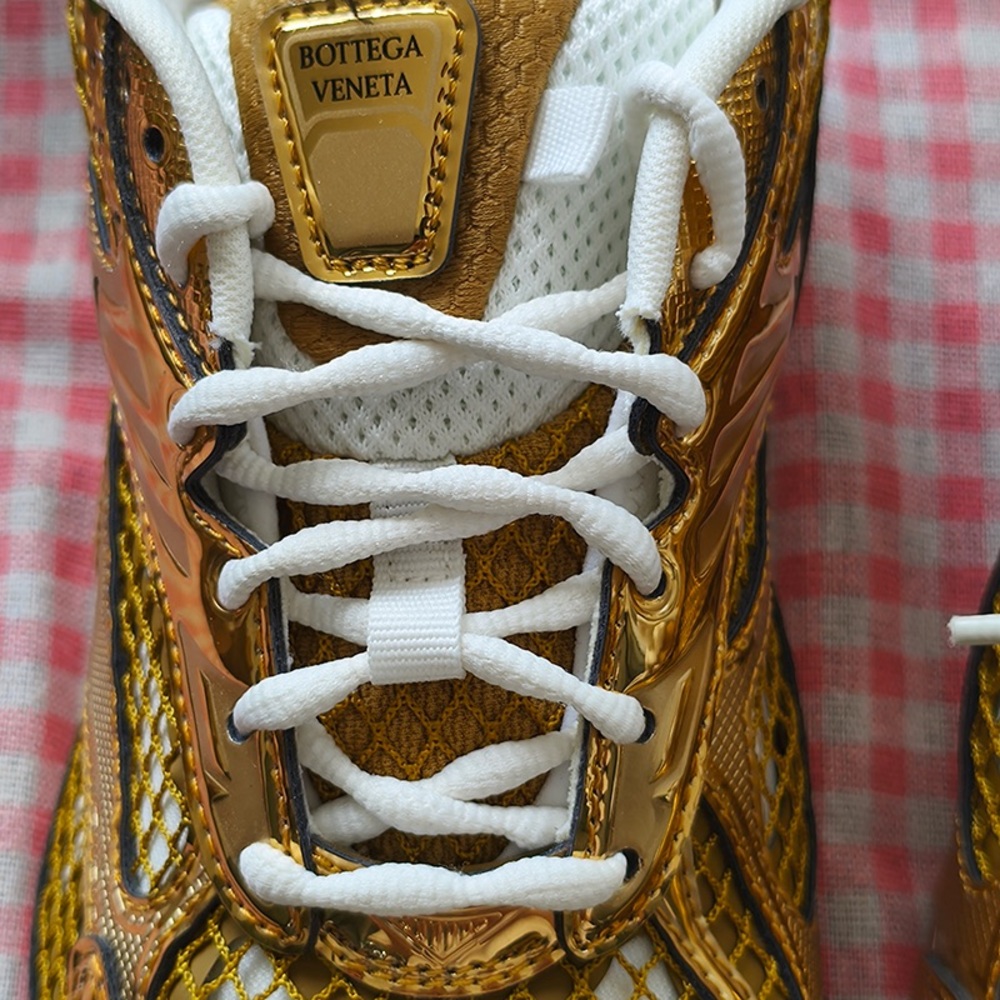 Bottega Veneta Low-Top Gold Sneakers With Woven Metal Panels - Picture 4 of 8